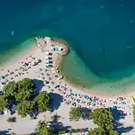 Bruno Mit Blick Auf Wasser By Interhome تْسْغيكفانِتْسا