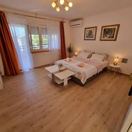 Bruno Mit Blick Auf Wasser By Interhome *