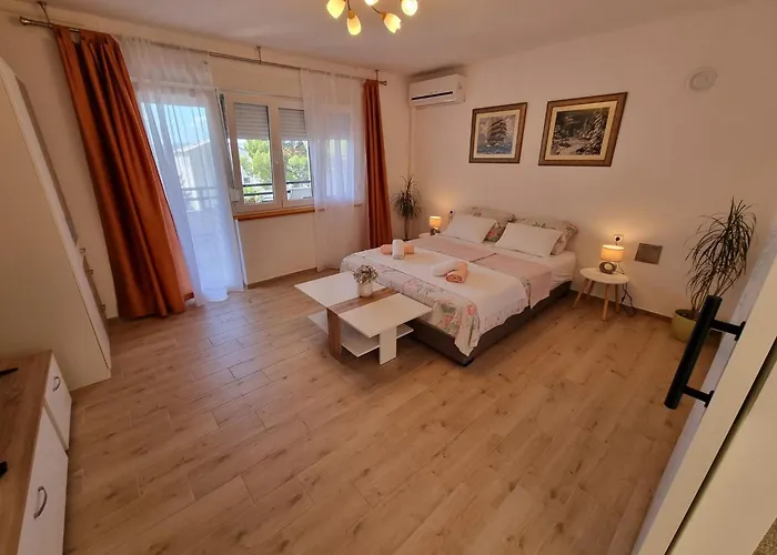 Bruno Mit Blick Auf Wasser By Interhome *