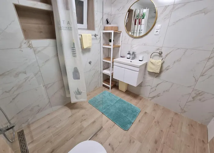 Bruno Mit Blick Auf Wasser By Interhome * تْسْغيكفانِتْسا