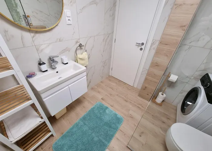 Bruno Mit Blick Auf Wasser By Interhome