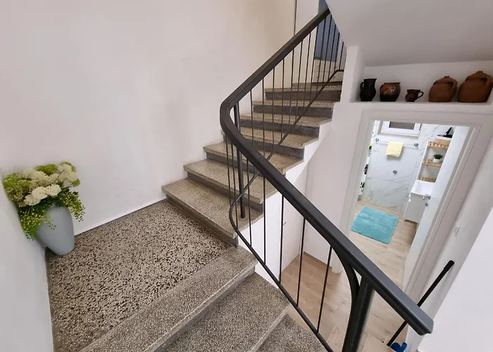 Bruno Mit Blick Auf Wasser By Interhome تْسْغيكفانِتْسا